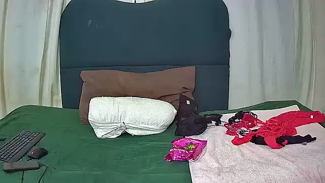 Snapshot of Squirt_bitchxxx chatting on 11.09.25 Squirt bitchxxx online show from 11.09.25