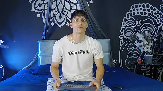 AlessioVitale online show from 12.16.25