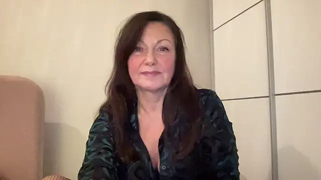 HotLdyllic online show from 11.16.25