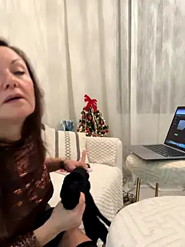 HotLdyllic online show from 12.21.25