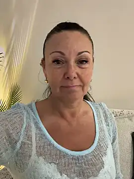 HotLdyllic online show from 04.07.26