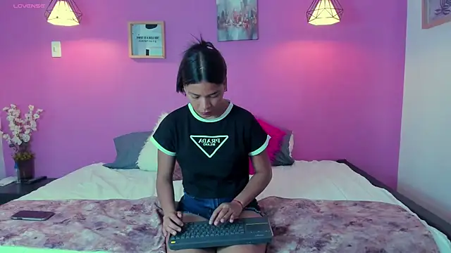 Miaa Coleman online show from 11.04.25