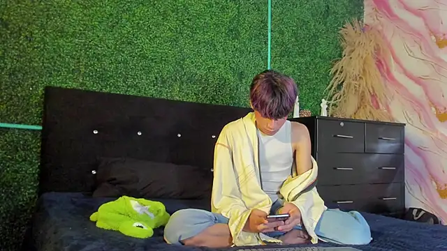 Leo Glow online show from 02.25.26