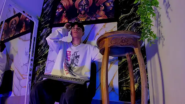 Leo Glow online show from 04.13.26