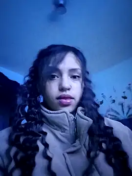 BellaChiquis  online show from 12.21.25