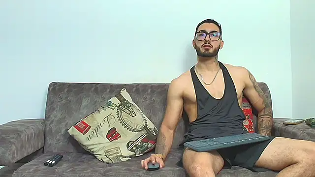 Snapshot of thebadboys05 chatting on 02.21.26 thebadboys05 online show from 02.21.26