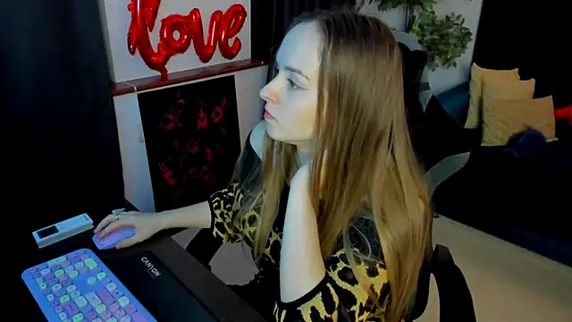 MollyMazer online show from 11.27.25