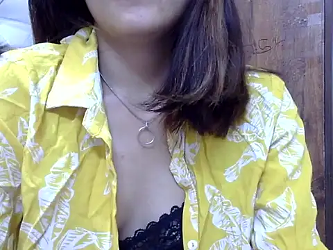 Snapshot of maira_33 chatting on 11.15.25 maira 33 online show from 11.15.25