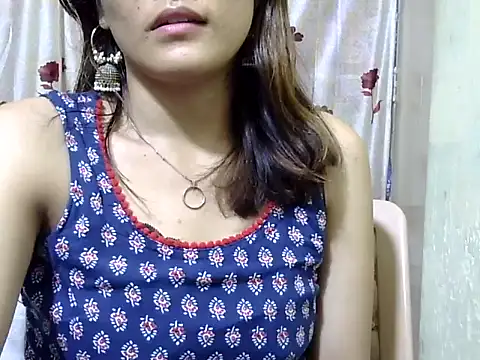 Snapshot of maira_33 chatting on 11.22.25 maira 33 online show from 11.22.25