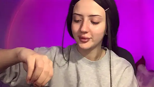 Snapshot of RuthGarner chatting on 11.02.25 RuthGarner online show from 11.02.25