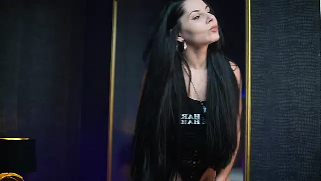 Snapshot of GiaEasyIce chatting on 11.28.25 GiaEasyIce online show from 11.28.25