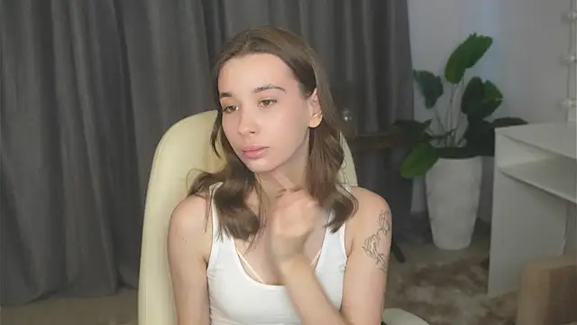 Snapshot of JacalynSchreiber chatting on 11.06.25 JacalynSchreiber online show from 11.06.25