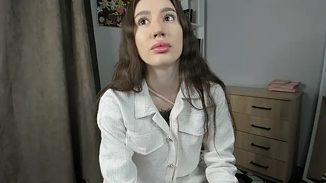 Snapshot of VvesssbZe chatting on 11.24.25 VvesssbZe online show from 11.24.25