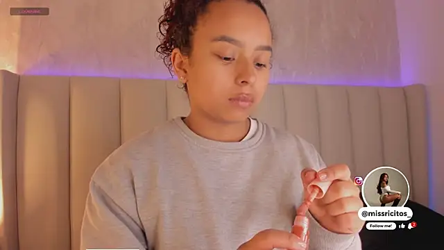 Snapshot of LaraCurls chatting on 12.03.25 LaraCurls online show from 12.03.25