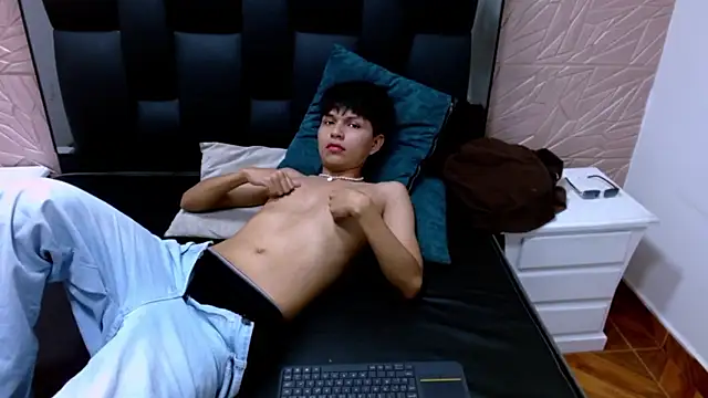 Snapshot of Mortelle_ chatting on 01.12.26 Mortelle online show from 01.12.26