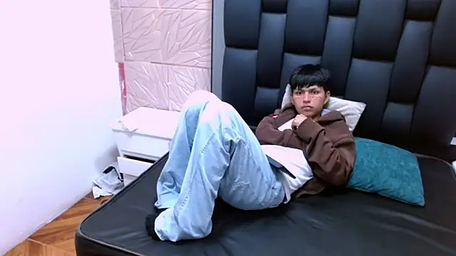 Snapshot of Mortelle_ chatting on 01.13.26 Mortelle online show from 01.13.26