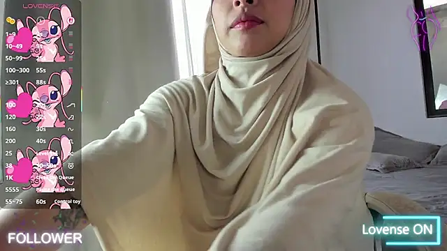 Snapshot of Melek_Seraya chatting on 11.17.25 Melek Seraya online show from 11.17.25