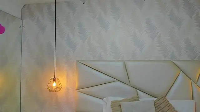 laurettedela rouse online show from 11.19.25