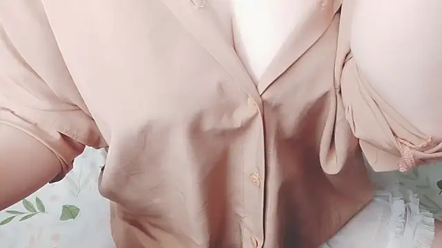 Snapshot of Sunny-Aurora chatting on 11.08.25 Sunny-Aurora online show from 11.08.25