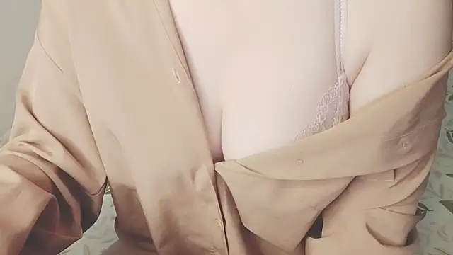 Snapshot of Sunny-Aurora chatting on 11.15.25 Sunny-Aurora online show from 11.15.25