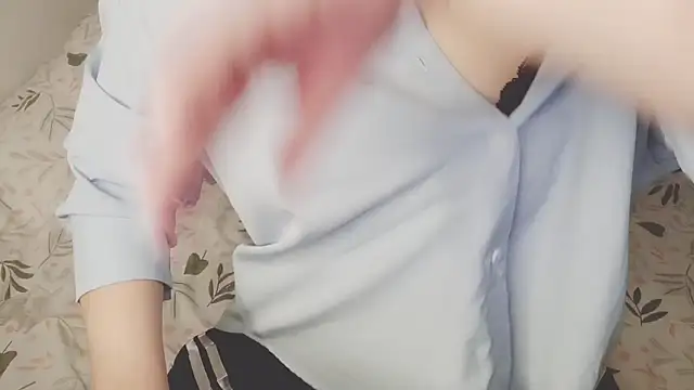 Snapshot of Sunny-Aurora chatting on 11.23.25 Sunny-Aurora online show from 11.23.25