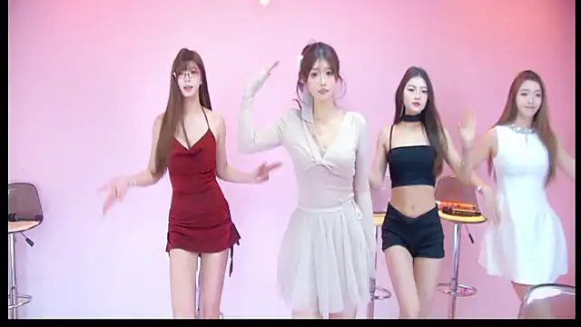 Snapshot of DX-003 chatting on 03.13.26 DX-003 online show from 03.13.26