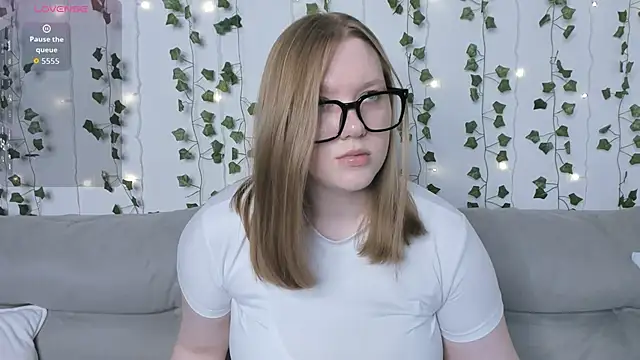 victoria pum  online show from 11.03.25