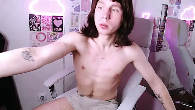 Snapshot of CutieKai_ chatting on 02.19.26 CutieKai online show from 02.19.26