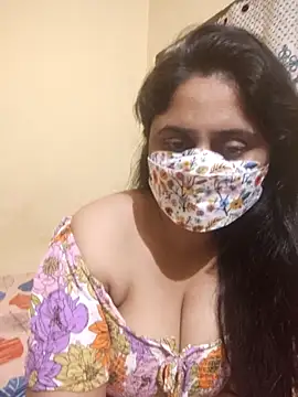 Snapshot of mouni499 chatting on 12.19.25 mouni499 online show from 12.19.25