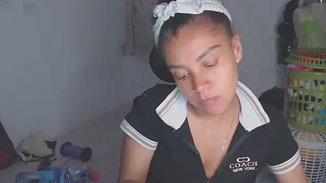 shayna cute online show from 05.17.26