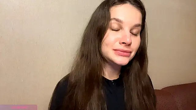 Luna Blossom online show from 11.16.25