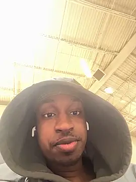 Snapshot of your_pervy_son chatting on 04.25.26 your pervy son online show from 04.25.26