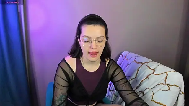 Snapshot of Karina_Kellyy chatting on 12.15.25 Karina Kellyy online show from 12.15.25