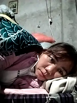 Snapshot of be-yeu chatting on 12.01.25 be-yeu online show from 12.01.25