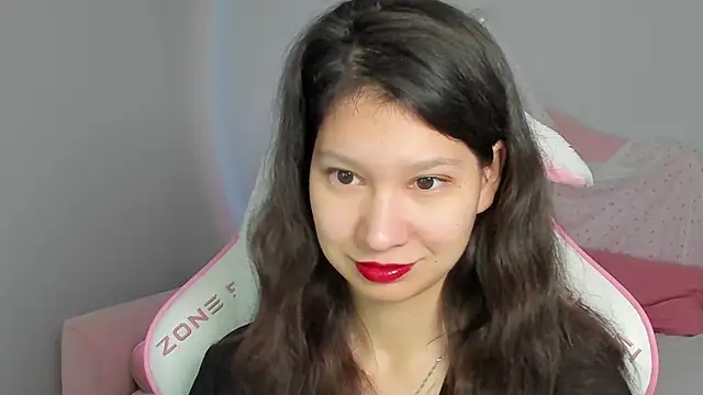 Snapshot of SaraDenars chatting on 11.30.25 SaraDenars online show from 11.30.25