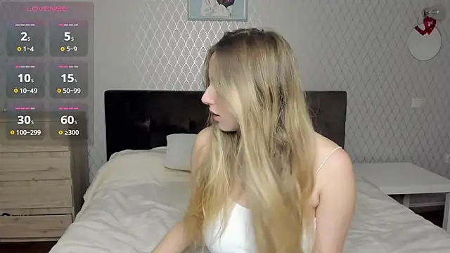 Snapshot of blondy_rina chatting on 11.08.25 blondy rina online show from 11.08.25