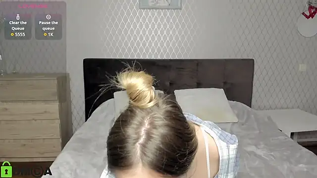 Snapshot of blondy_rina chatting on 11.20.25 blondy rina online show from 11.20.25