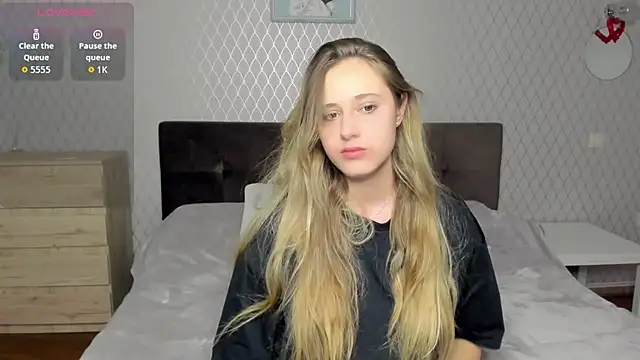 Snapshot of blondy_rina chatting on 11.23.25 blondy rina online show from 11.23.25