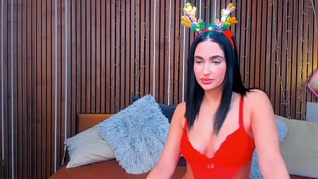 Snapshot of CamillaParis25 chatting on 12.05.25 CamillaParis25 online show from 12.05.25