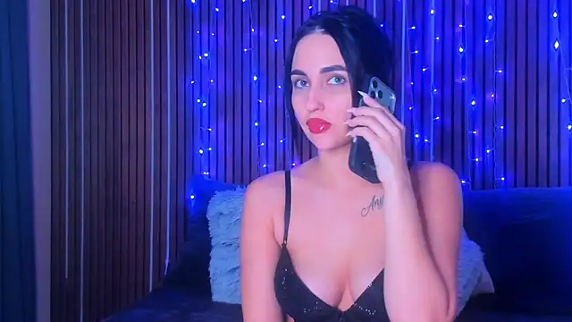 Snapshot of CamillaParis25 chatting on 12.22.25 CamillaParis25 online show from 12.22.25