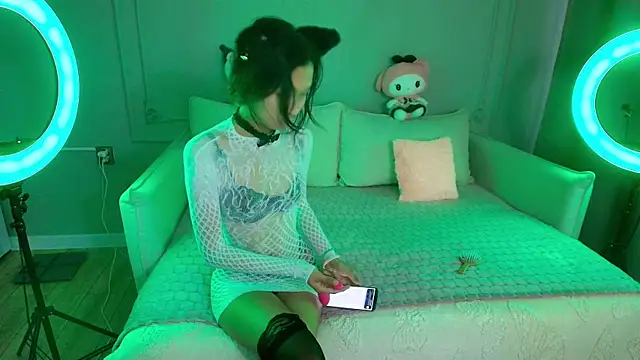 lihnpham online show from 12.19.25