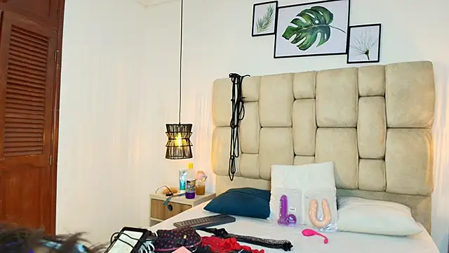 Snapshot of KimberlyFox_t chatting on 05.14.26 KimberlyFox t online show from 05.14.26