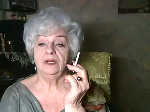 Snapshot of ValeriaKroww chatting on 05.27.26 ValeriaKroww online show from 05.27.26
