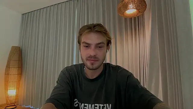 Snapshot of DanteRay chatting on 07.05.26 DanteRay online show from 07.05.26