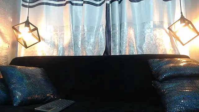 Snapshot of alexy_re chatting on 11.13.25 alexy re online show from 11.13.25