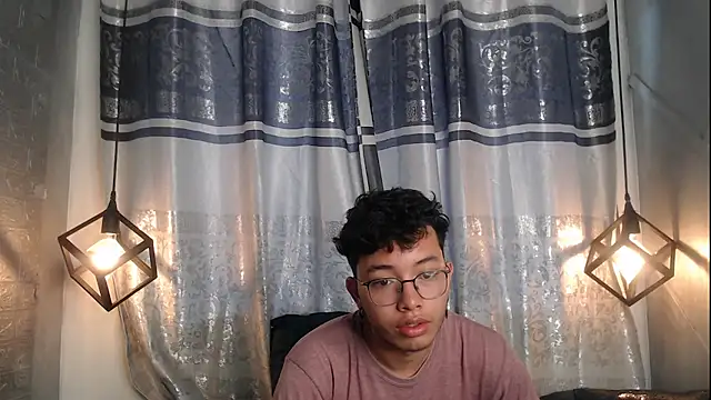 Snapshot of alexy_re chatting on 11.16.25 alexy re online show from 11.16.25