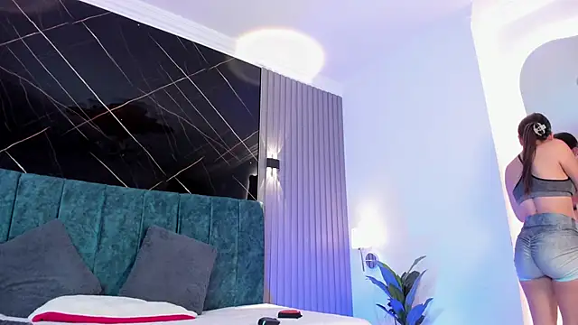 Bella Riverss online show from 04.18.26