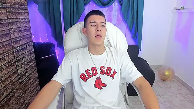 Snapshot of Aleck_Boy chatting on 11.13.25 Aleck Boy online show from 11.13.25