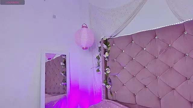 lauxury  online show from 11.12.25