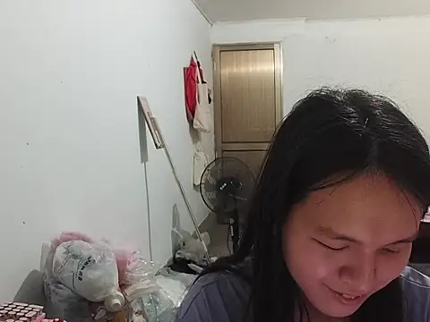 Snapshot of RebelAura chatting on 04.30.26 RebelAura online show from 04.30.26